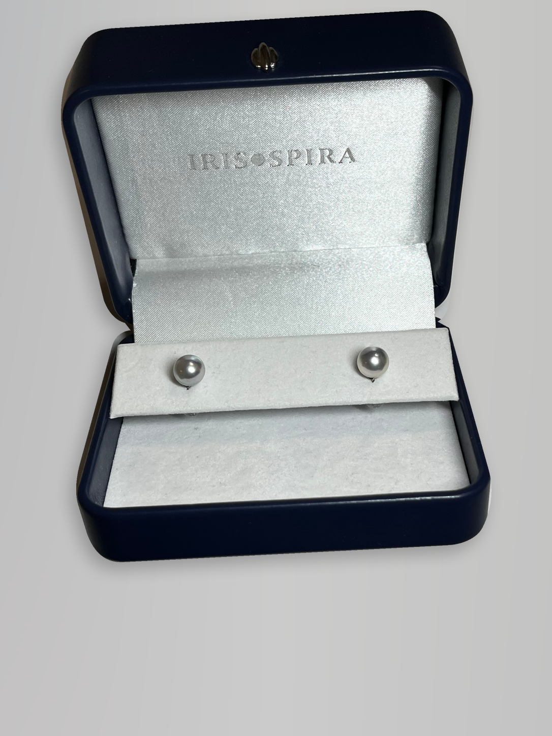 IRIS・SPIRA シルバーグレー 一粒ピアス ケース収納写真（背景のみ編集）