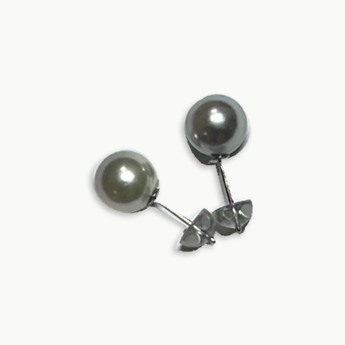 IRIS・SPIRA シルバーグレー 一粒ピアス 7.5mmアップ・Pt900（背景のみ編集）
